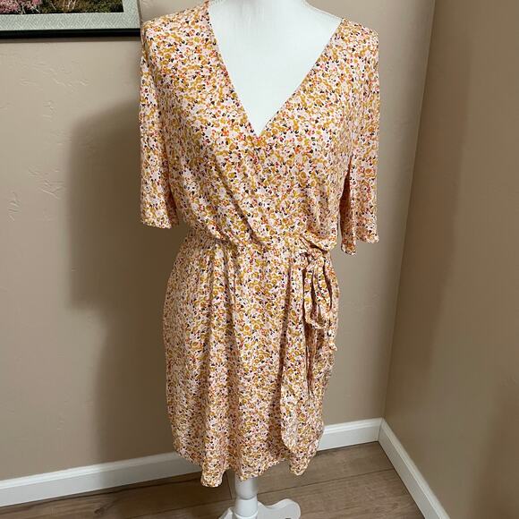 As U Wish Wrap Dress Size Large Floral - Picture 1 of 8